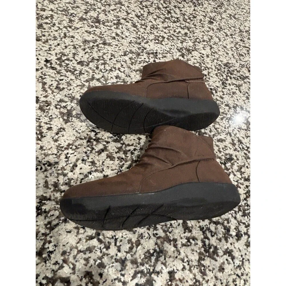 Clarks Women's Sillian Sway Ankle Bootie Brown Sz 7.5 Faux Leather Cloudsteppers
